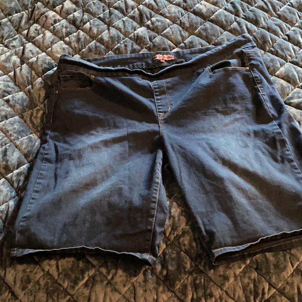 Makers size 22 stretch jeans shorts